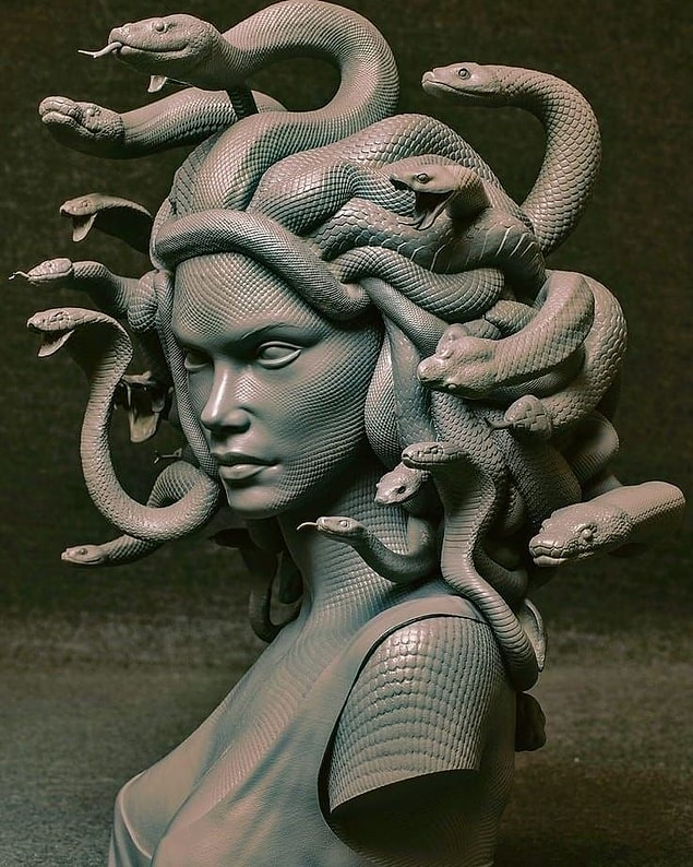 Athena her ne kadar Medusa'yı umursamasa bile Athena'nın kocası Poseidon, Medusa'dan oldukça etkilenmişti.