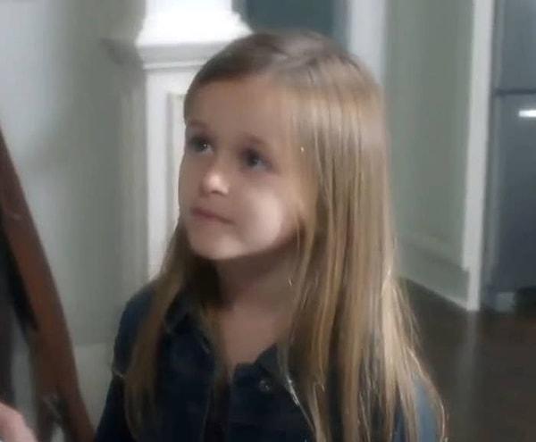 8. 'The Walking Dead'in 9. sezonunu izlediyseniz Judith karakterini çocukluğundan yetişkinliğine kadar birçok versiyonda görüyoruz. Normalde bu karakteri Kinsley Isla Dillon canlandırıyor.