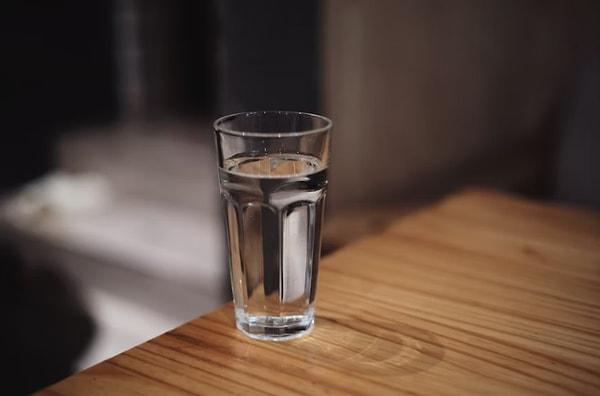 4. Her gün yeterli miktarda su için, susuzluğu artıran gazlı içeceklerden kaçının.