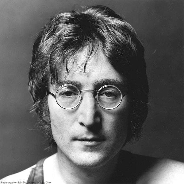 5. National Trust, John Lennon'un her ölüm yıl dönümünde çocukluk evindeki yatak odasının ışığını gece boyu açık bırakır.