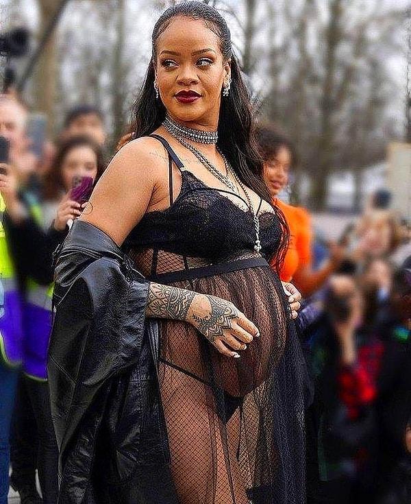 9. Rihanna, Şubat 2018'de Senegal'i ziyaret ettiği zaman İlluminati ve Masonların üyesi olduğu gerekçesiyle protesto edilmiştir.