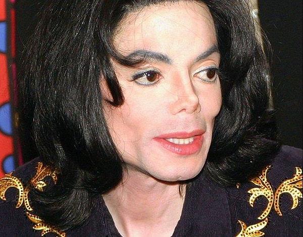 10. Michael Jackson'da Smooth Criminal'da kullandığı 45°'lik açıyla öne eğilen ayakkabının patenti bulunuyordu.