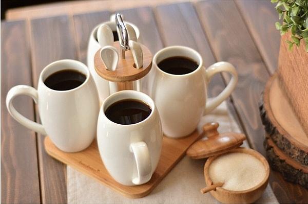 9. Kış geldiğine göre sıcacık kahve ve çaylar içmek için yanınızdan ayırmayacağınız bir kupa setinden daha fazla mutlu edecek bir şey olur mu?
