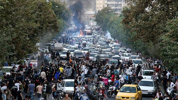 İran'da Başörtüsü Protestolarında Ölü Sayısı 35'e Yükseldi