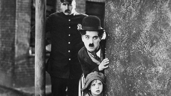 Onlarca filme imza atan Chaplin'in yönettiği filmlere geçmeden önce sanatçı hakkında ilginç birkaç bilgiye göz atalım!