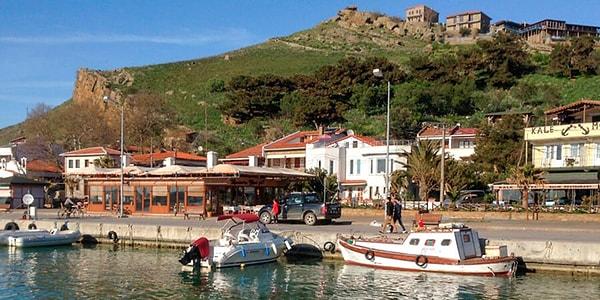 Türkiye'nin en büyük adası ise Gökçeada'dır. Gökçeada, Çanakkale ilimize bağlıdır ve Çanakkale Boğazı'nda yer almaktadır.