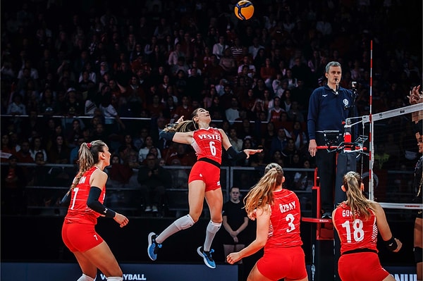 A Milli Kadın Voleybol Takımımız, Tayland'a 25-17, 29-31, 25-22, 19-25 ve 13-15'lik setlerle 3-2 mağlup oldu