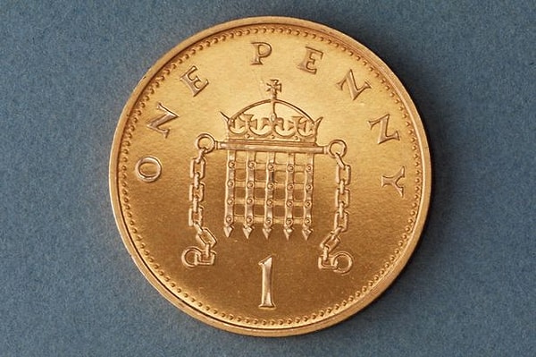 8. Birleşik Krallık'ta kullanılan en küçük para birimi 1 penidir.