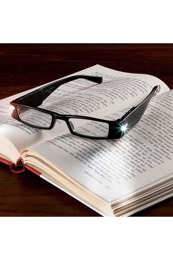 14. Gece kitap okurken tüm evi aydınlatmaya son: Led ışıklı gözlük