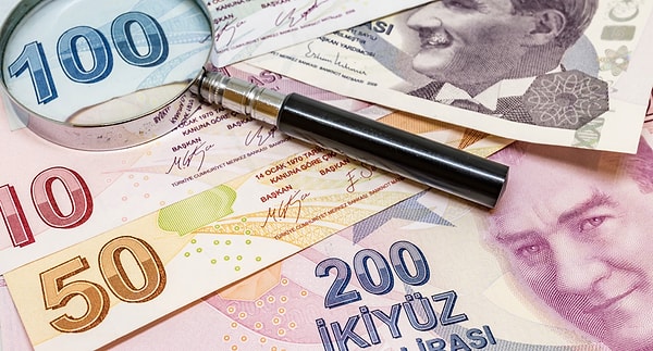 Uzmanlar 500 TL banknot ve 5 TL madeni paranın enflasyonu kabullenmek olduğunu dile getirirken, bunu seçim sürecinde gerçekleştirilmek istenmeyeceğinin de altını çiziyor.