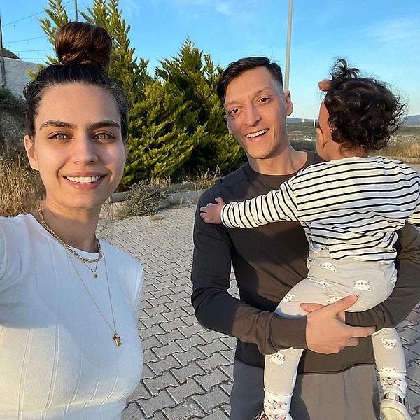7. Amine Gülşe ve Mesut Özil çifti ikinci bebeklerini kucağına aldı!