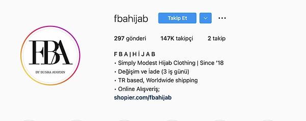 Sosyal medyada markasının ürünlerini paylaşan oyuncu tesettürlü kadınlar için internet üzerinden kıyafet satıyor.