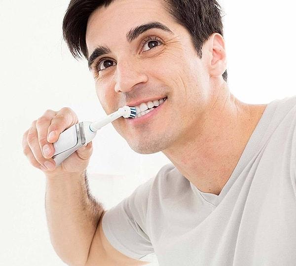 8. Bakımın ilk adımı diş bakımı için pilli diş fırçası...
