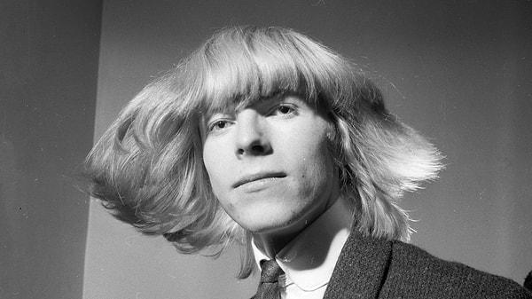 David Bowie, müzik kariyerine hangi yıl başlamıştır?