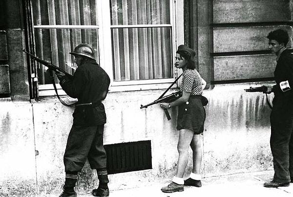 2. Paris'in Nazilerle mücadelesine katılan 18 yaşındaki kadın Fransız direnişçi Simone Segouin: