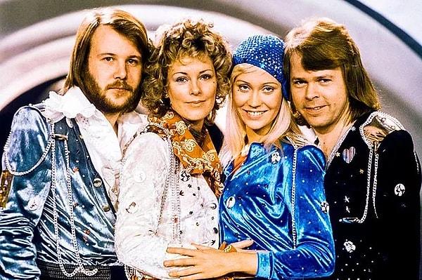 Pinner'a her gün tekrar tekrar ABBA ve Metal grubu Slipknot'ın parçaları dinletilmiş. Bu süre zarfında ise belirlenen saatler dışında uyuya kalması halinde dövülerek uyandırılmış.