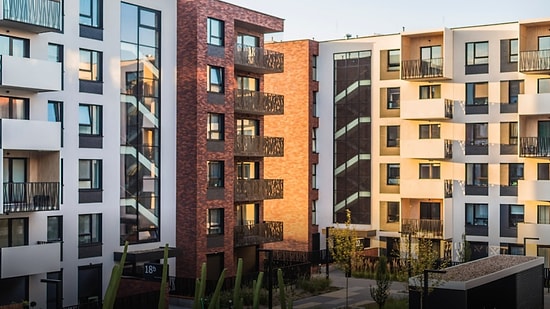 TOKİ Başvurularıyla Tekrar Gündemde: Orta Gelirli veya Az Gelirli Ailelerin Ev Sahibi Olmasının Yolları Neler?