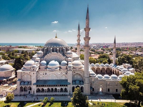 3. İstanbul'un üçüncü tepesini taçlandıran Süleymaniye Camii