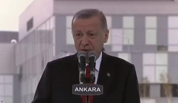 Erdoğan'ın o açılışta söylediği "Sırf daha iyi arabaya binmek, daha yeni telefon almak, daha çok konsere gidebilmek gibi süfli heveslerle ellerin yani başka ülkelerin başka toplumların kapısına varanlara acıyarak bakıyoruz" sözleri gündem oldu.