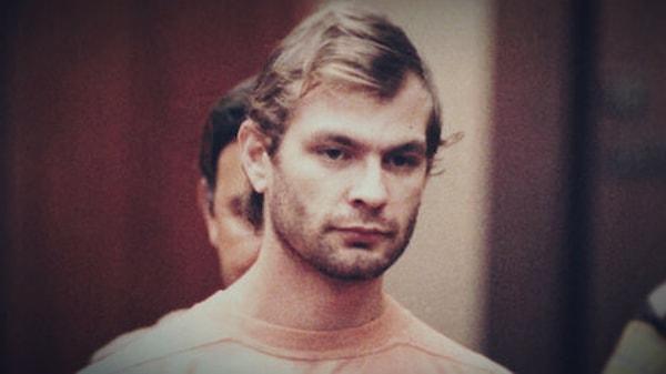 1978 ve 1991 yılları arasında toplam 17 insanı vahşice öldürüp cesetler üzerinde akıl almaz işlemler uygulayan seri katil Jeffrey Dahmer'i hepiniz duymuşsunuzdur.