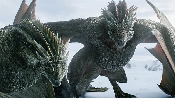 Drogon, Daenerys'in ölümüne duyduğu üzüntüyle Demir Taht'ı ateşiyle eritti ve üzerinde oturan kral ve kraliçelerin saltanatını sembolik olarak sona erdirdi.