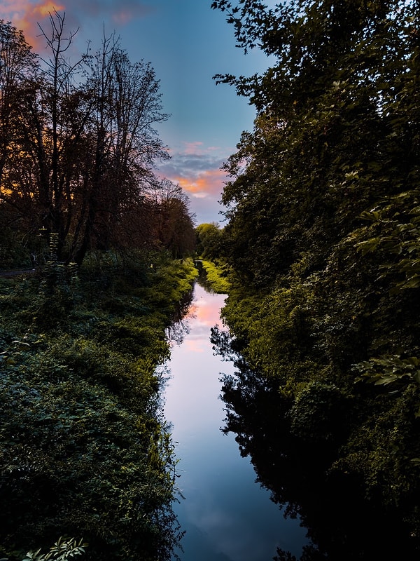 Aslında bir Bob Ross tablosuna bakıyormuşuz.