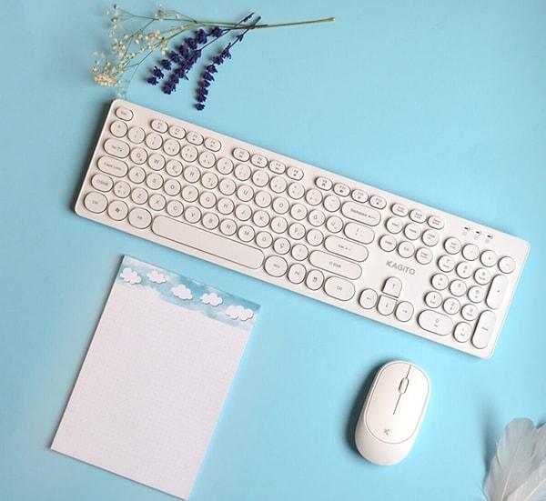 1. Bilgisayar başında çok zaman geçiren birine alınabilecek en iyi seçeneklerden biri tabii ki kablosuz klavye mouse seti.