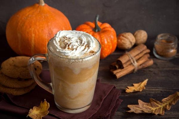 2. Soğuklarla eş zamanlı Starbucks semalarında beliren lezzet: Pumpkin spice latte tarifi