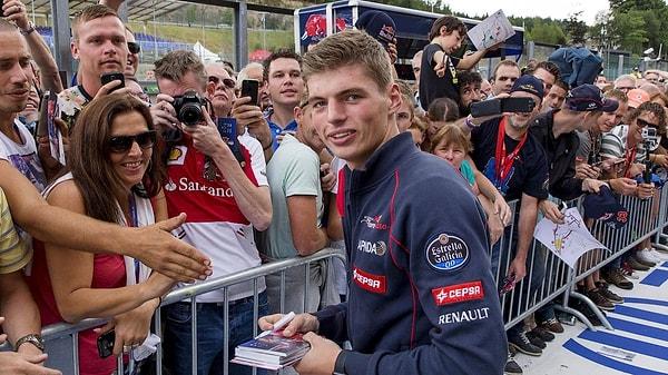 Max Verstappen şu ana kadar 157 yarışta start aldı. 2015 yılında Formula 1'de yarışmaya başladığında henüz ehliyeti bile yoktu.