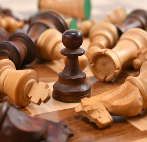 12. Satranç karşılaşması sırasında hakemler rakibinizin dikkatini dağıtmaya çalıştığınızı fark ederse oyunu durdurur ve sizi diskalifiye eder.