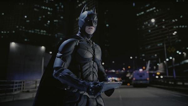 Yönetmenliğini Christopher Nolan'ın yaptığı, 2005 yılında yayınlanan ve DC Comics karakteri Batman çizgi romanlarından uyarlanan 'Batman Başlıyor'un devam filmi 'Kara Şövalye' bunun yegane örneklerinden.