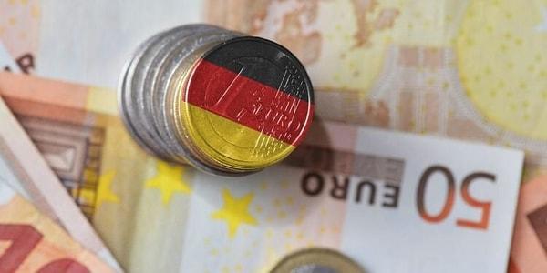 Almanya'da enflasyon 70 yılın zirvesine çıkarken, Euro Bölgesi'nde de rekor tazeledi.