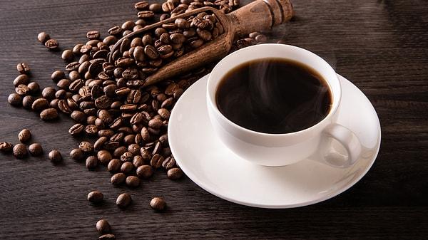 Çok sık kahve içenlerin en büyük derdi kahve lekeleri. Keyifle kahve içerken kahve dökülünce keyfiniz kaçıyor olabilir.