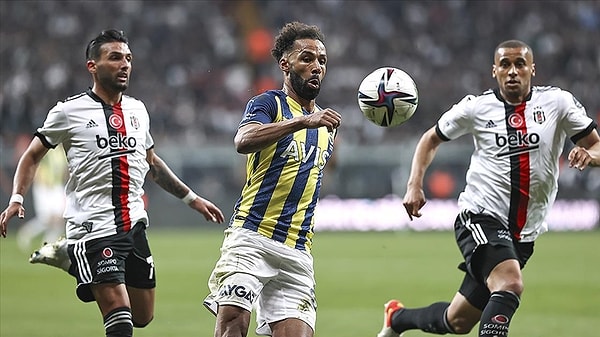 Ligin ilk yarısında Kadıköy'de oynanan derbi 2-2'lik beraberlikle sonuçlandı. Sezonun ikinci karşılaşmasında ise ekipler Vodafone Park'tan 1-1'lik sonuçla ayrıldı.