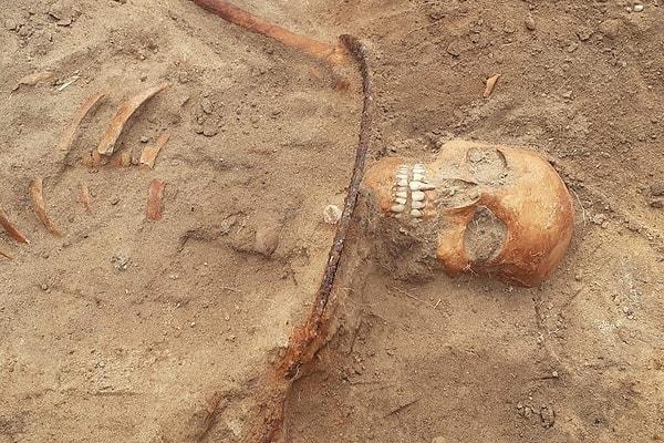3. Polonya'da bir kadına ait "vampir mezarı" keşfedildi!