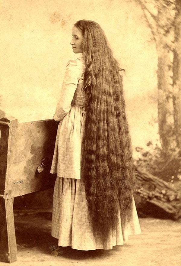 1920'lerde sadece Grace ve Mary hayattaydı ve kimsenin uzun saçlara ayıracak vaktinin olmadığı bir çağda, saç ürünleri işini ayakta tutmaya çalışıyorlardı.
