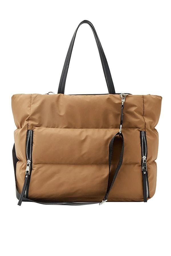 7. Büyük ve spor çanta sevenlerin hoşuna gidebilecek güzellikte bir camel çanta.