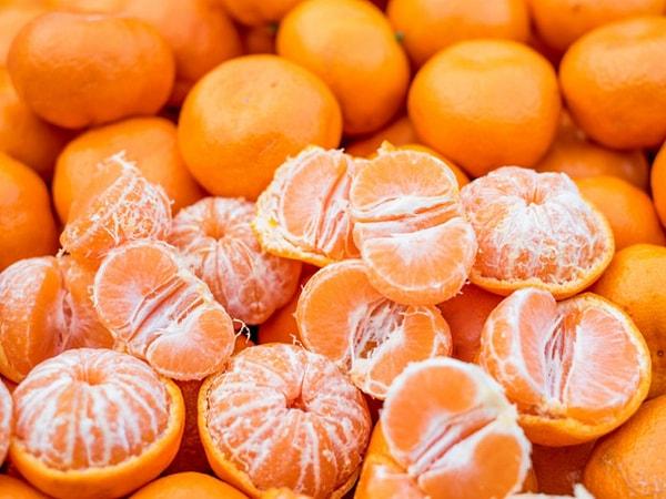 11. Mandalina. Bağışıklık sistemini güçlendiren ve yeni hücrelerin oluşumuna yardımcı olan C vitamini deposu mandalina, ekim ayından itibaren tüketilmeye başlanıyor.