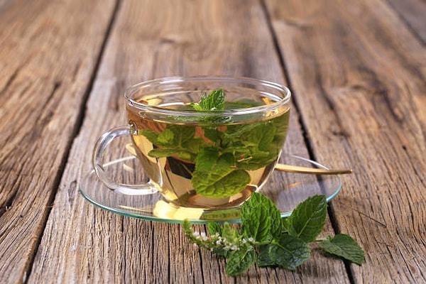 25. Sadece bağışıklık sisteminizi güçlendirmekle kalmaz cilt bozukluğuna da iyi gelir: Fesleğen çayı tarifi