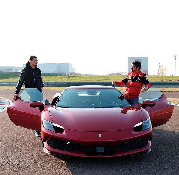 41. yaş gününü kutlayan ünlü futbolcu bu fırsat bir daha gelmez diyerek kendine ufak bir sürpriz yaptı ve 2 adet Ferrari satın aldı!
