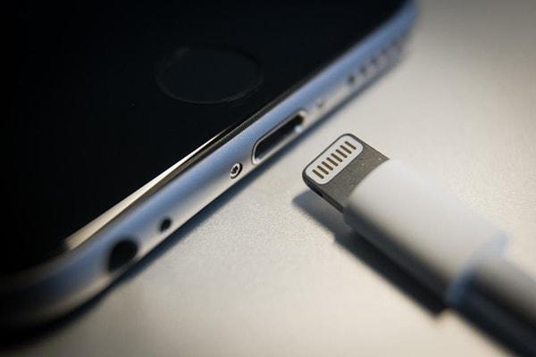 Bu demek oluyor ki Apple zaten iPhone hariç diğer ürünlerinde geçiş yaptığı USB-C'yi akıllı telefonlarına da getirmek zorunda kalacak. Apple’ın iPhone 15 serisi ile beraber USB-C teknolojisine geçeceği iddia ediliyordu.