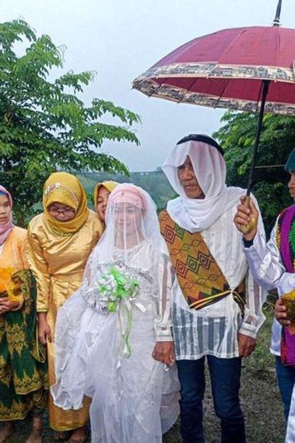 Mangacop ve Abdullah düğün törenlerinde o kadar çok eleştiri aldılar ki, çevrelerindeki insanlar bu evliliğin görücü usulü olmadığını ve birbirlerine aşık olup evlendiklerini belirtti.