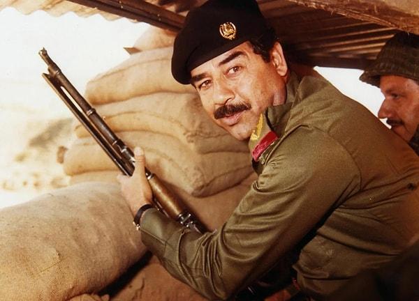 Gerçek hayatta Saddam Hüseyin.👇