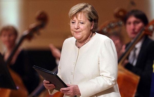 Merkel'e verilecek ödülün 150 bin dolar olduğu belirtildi.