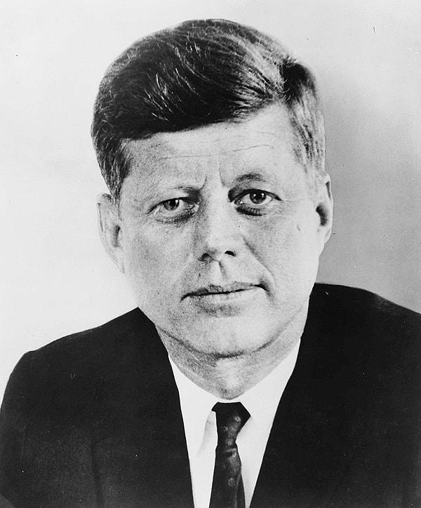 Suikasta kurban giden eski ABD Başkanı John F. Kennedy,