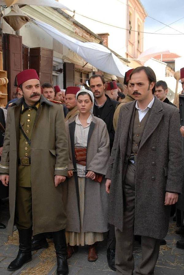 Yani anlayacağınız yıllar önce bu Türk asıllı iki Makedon oyuncu 'Elveda Rumeli'de birlikte rol almışlar.