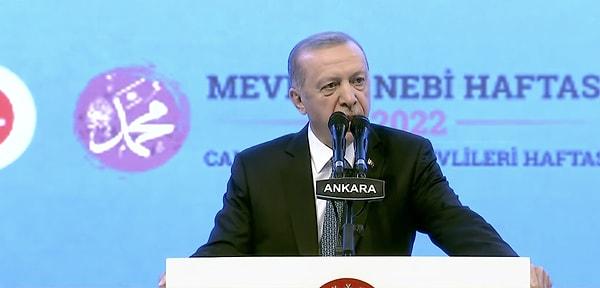 Erdoğan konuşmasında Yunanistan Başbakanı Miçotakis'e yüklenerek, 'Bizi ABD'ye şikayet ediyor, gereği neyse her zaman yapacağız' ifadelerini kullandı.