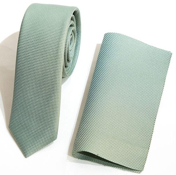 4. Su yeşili kravat mendil seti.