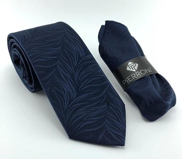 5. Lacivert desenli klasik kravat mendil ikilisi.
