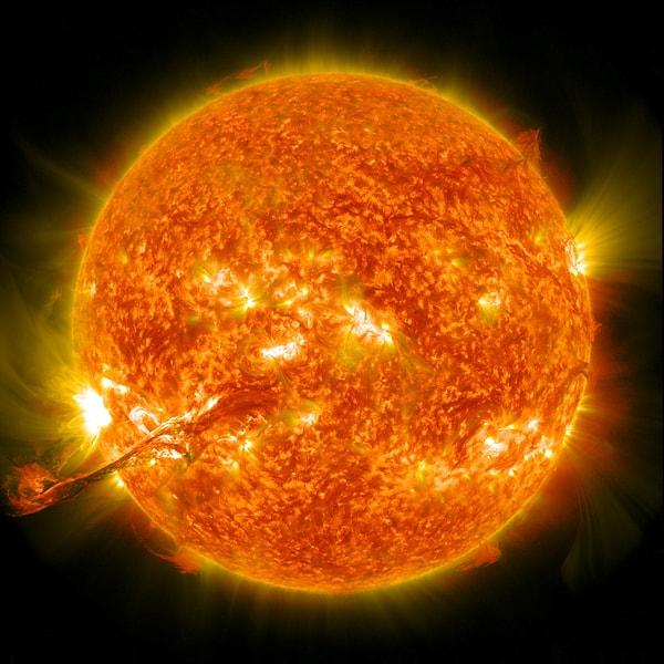 NASA yaptığı açıklamada bu patlamanın X1 sınıfında olduğunu söyledi: Yani en şiddetli Güneş patlamasına denk düşüyor.